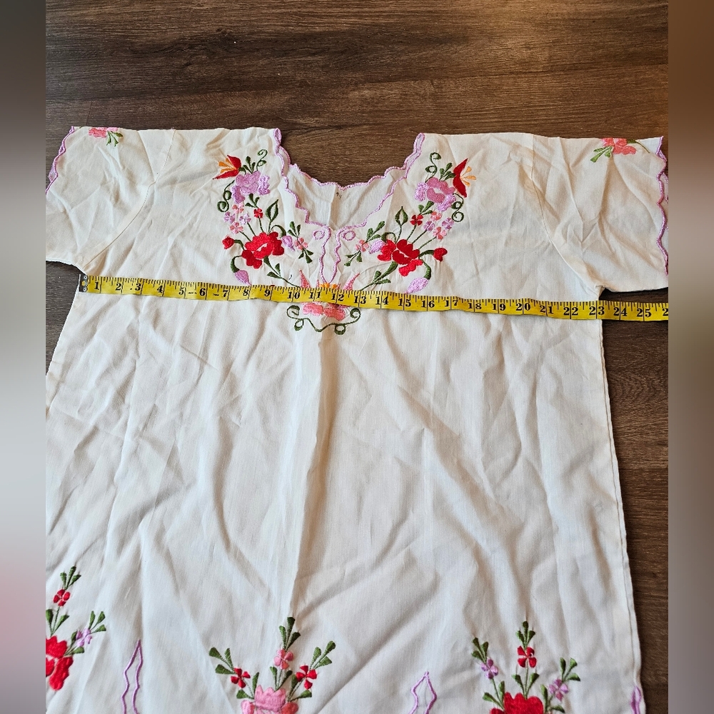 Vintage embroidered floral white peasant top traditional Mexican blouse - Picture 7 of 10